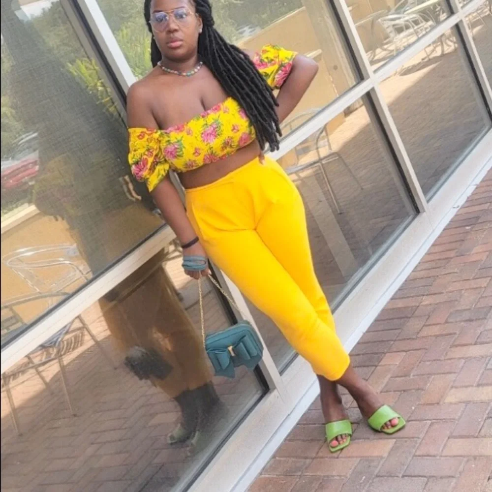 Yellow fitted pants - Picture 3 of 6
